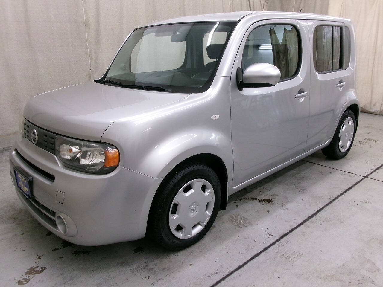 Used 2010 Nissan Cube 1.8 S w/ Interior Illumination Pkg FWD image 2