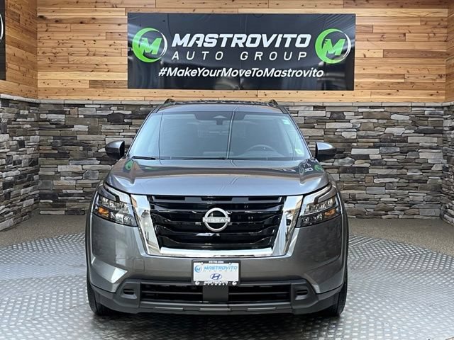 Used 2025 Nissan Pathfinder SV AWD/4WD image 2