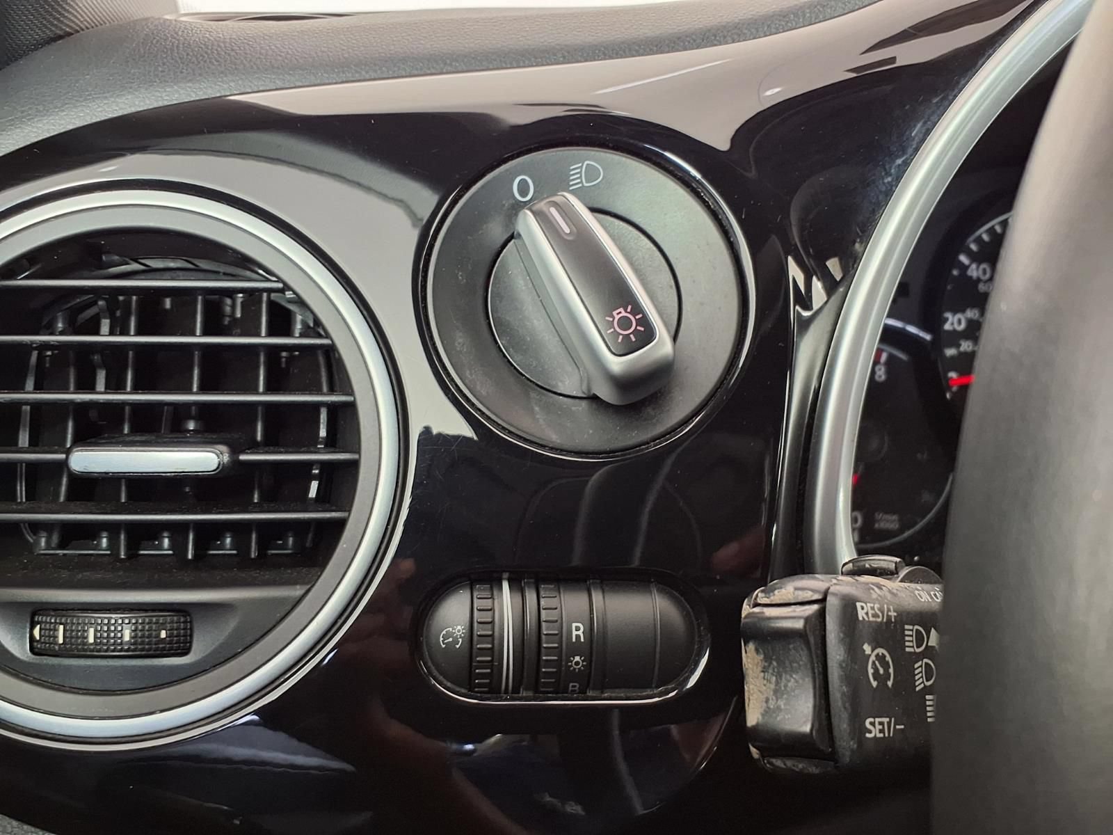 Used 2012 Volkswagen Beetle 2.5 FWD image 18