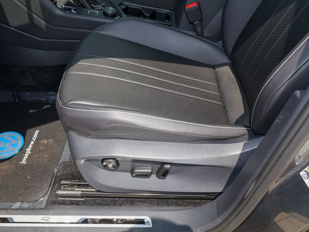 Certified 2024 Volkswagen Tiguan SE R-Line AWD/4WD image 14