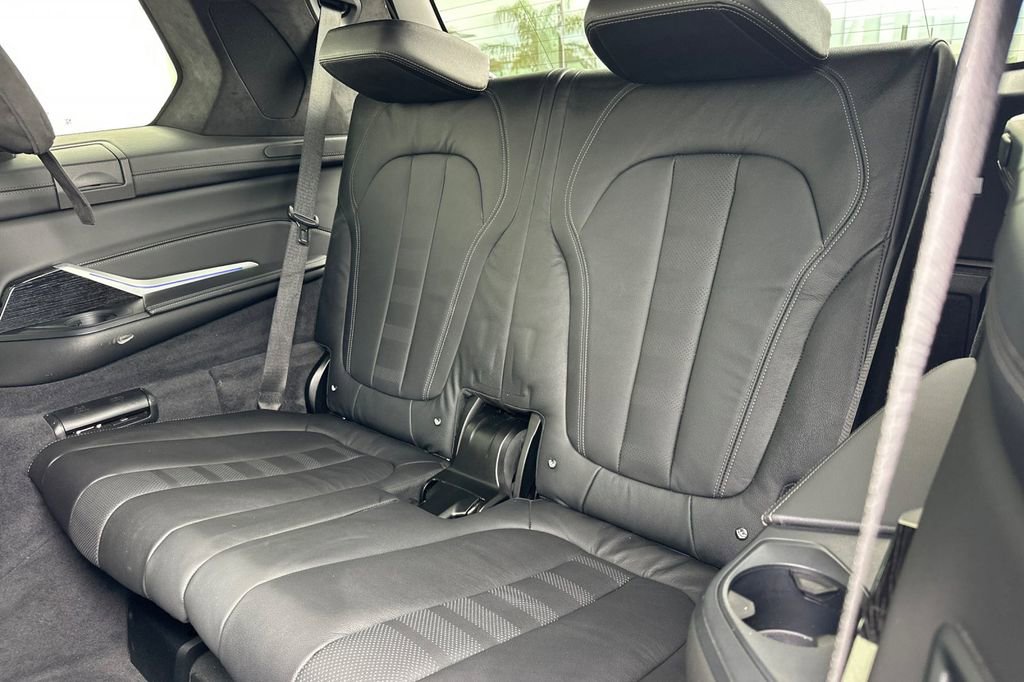 Used 2019 BMW X7 xDrive50i w/ M Sport Package AWD/4WD image 16