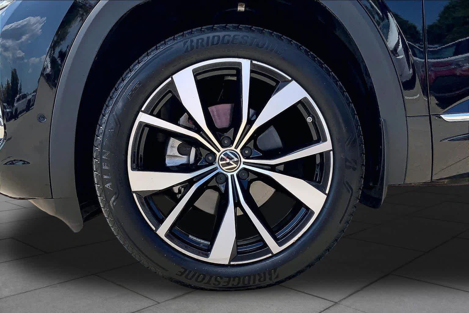 Used 2025 Volkswagen Atlas SEL Premium R-Line AWD/4WD image 11