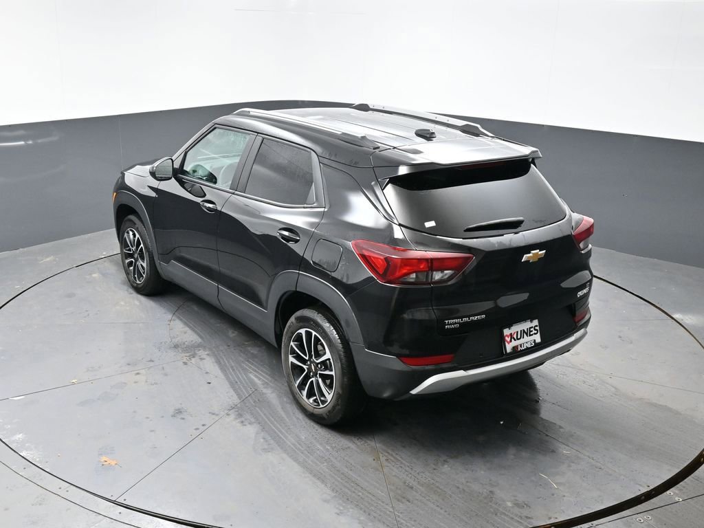 Used 2025 Chevrolet TrailBlazer LT w/ Driver Confidence Package image 45