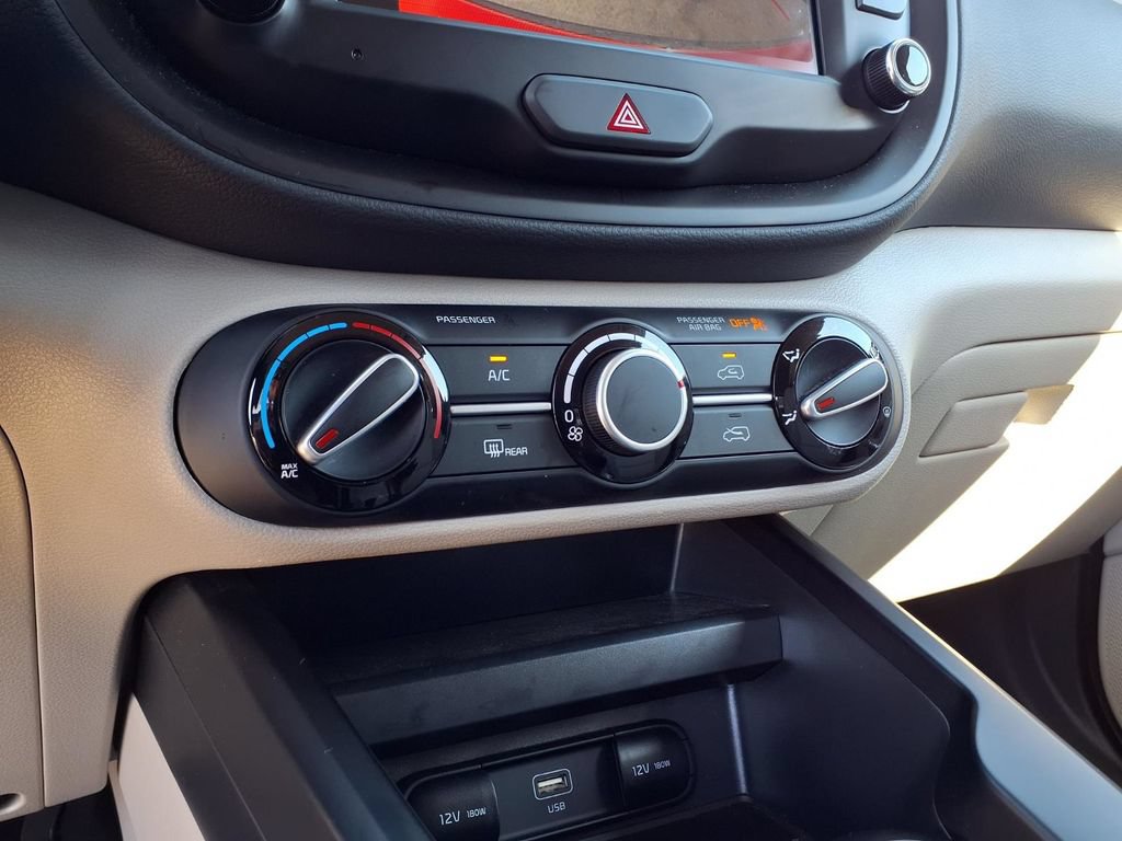 Certified 2025 Kia Soul LX w/ LX Technology Package FWD image 19