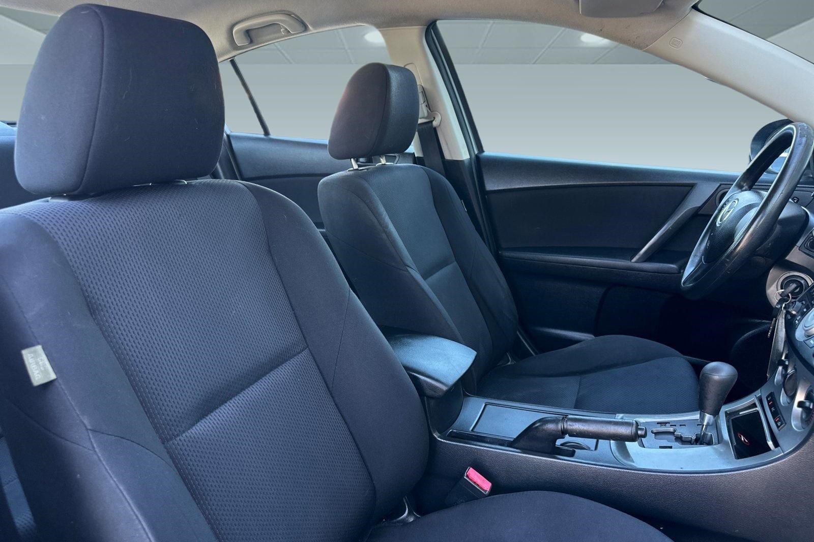 Used 2011 MAZDA MAZDA3 i Sport image 29