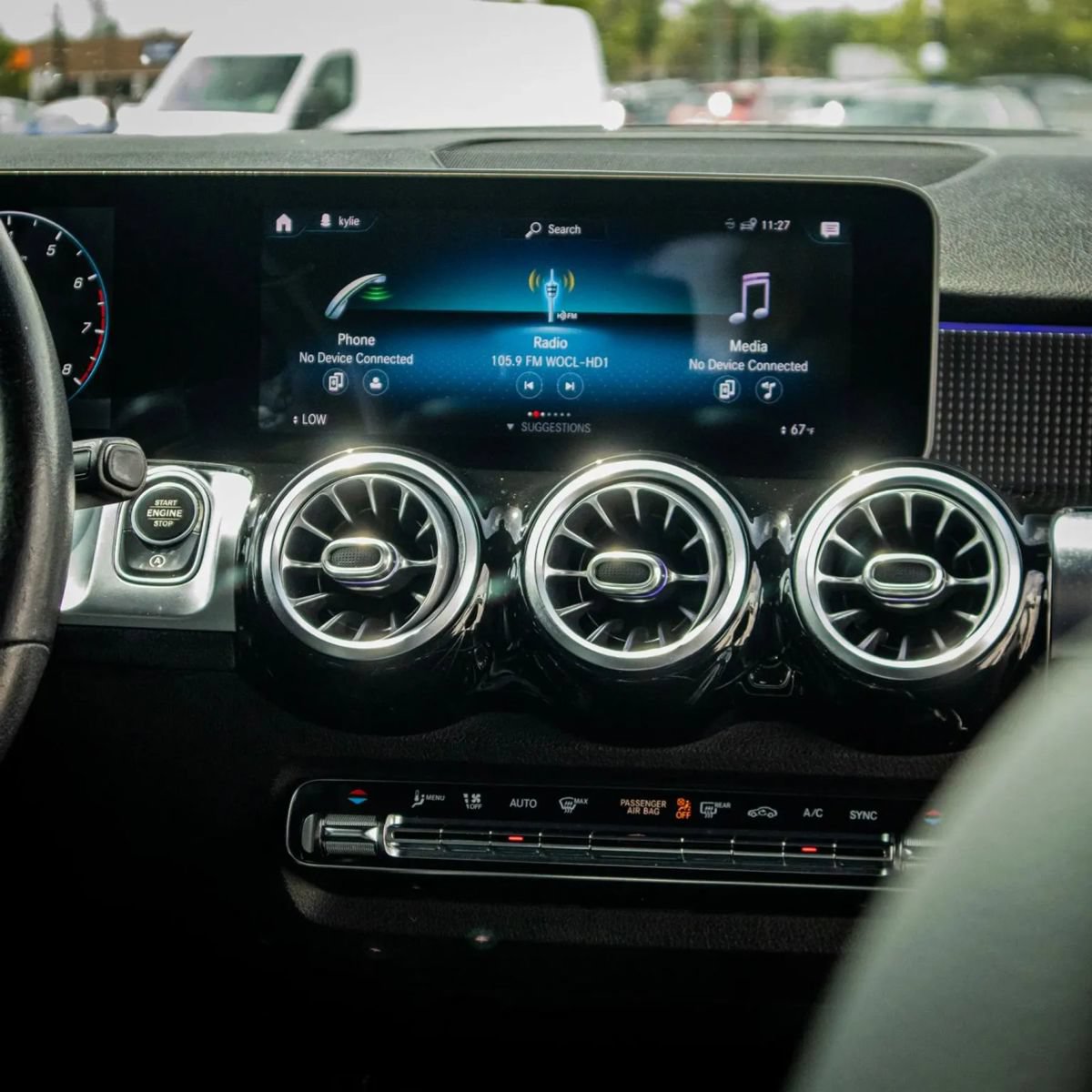 Used 2020 Mercedes-Benz GLB 250 w/ Premium Package image 23