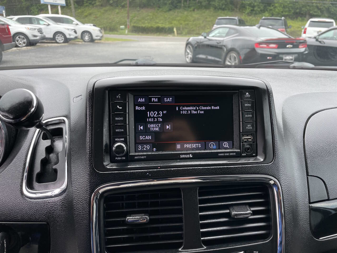 Used 2019 Dodge Grand Caravan SXT image 18