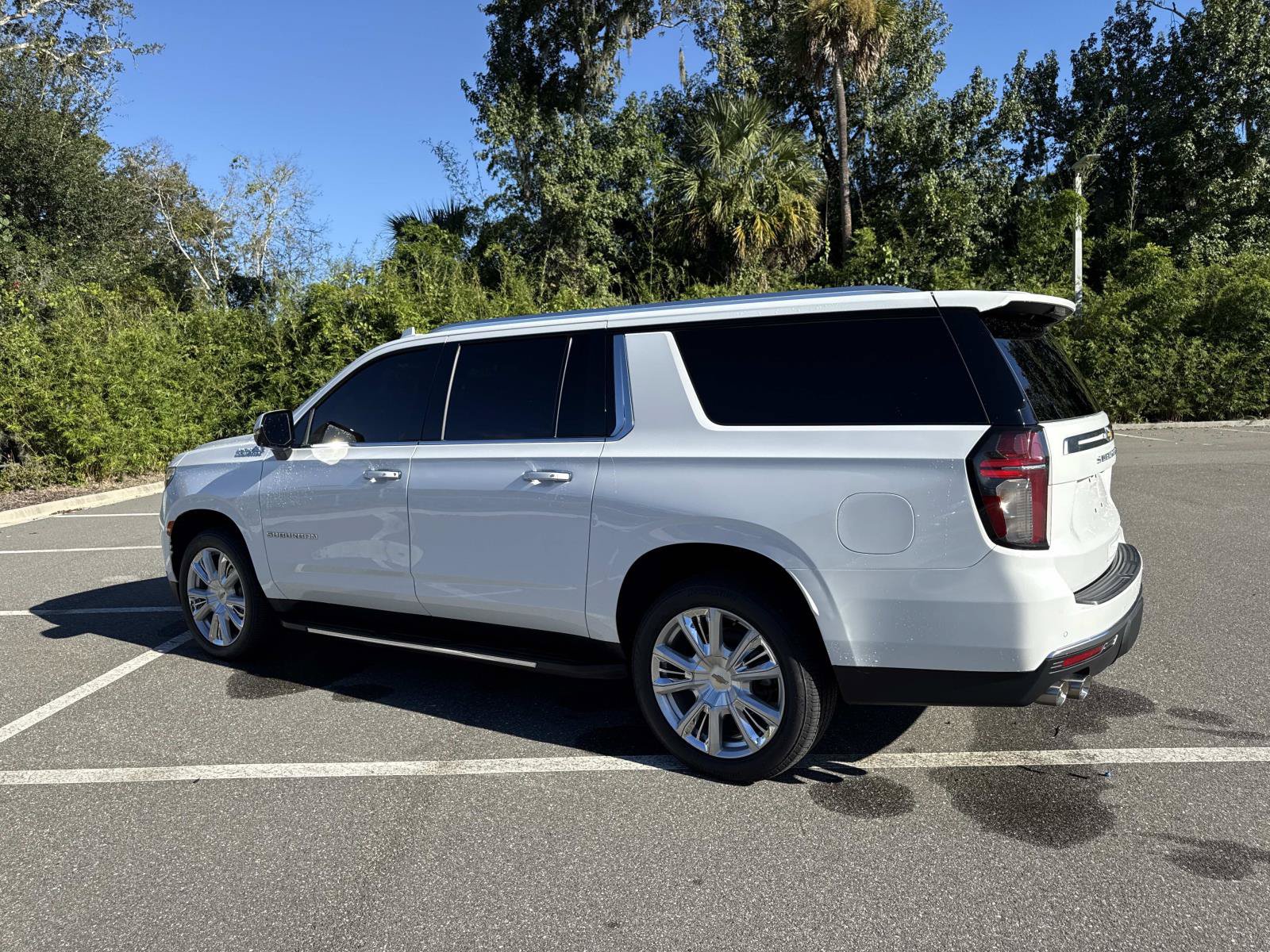 Used 2024 Chevrolet Suburban High Country AWD/4WD image 5