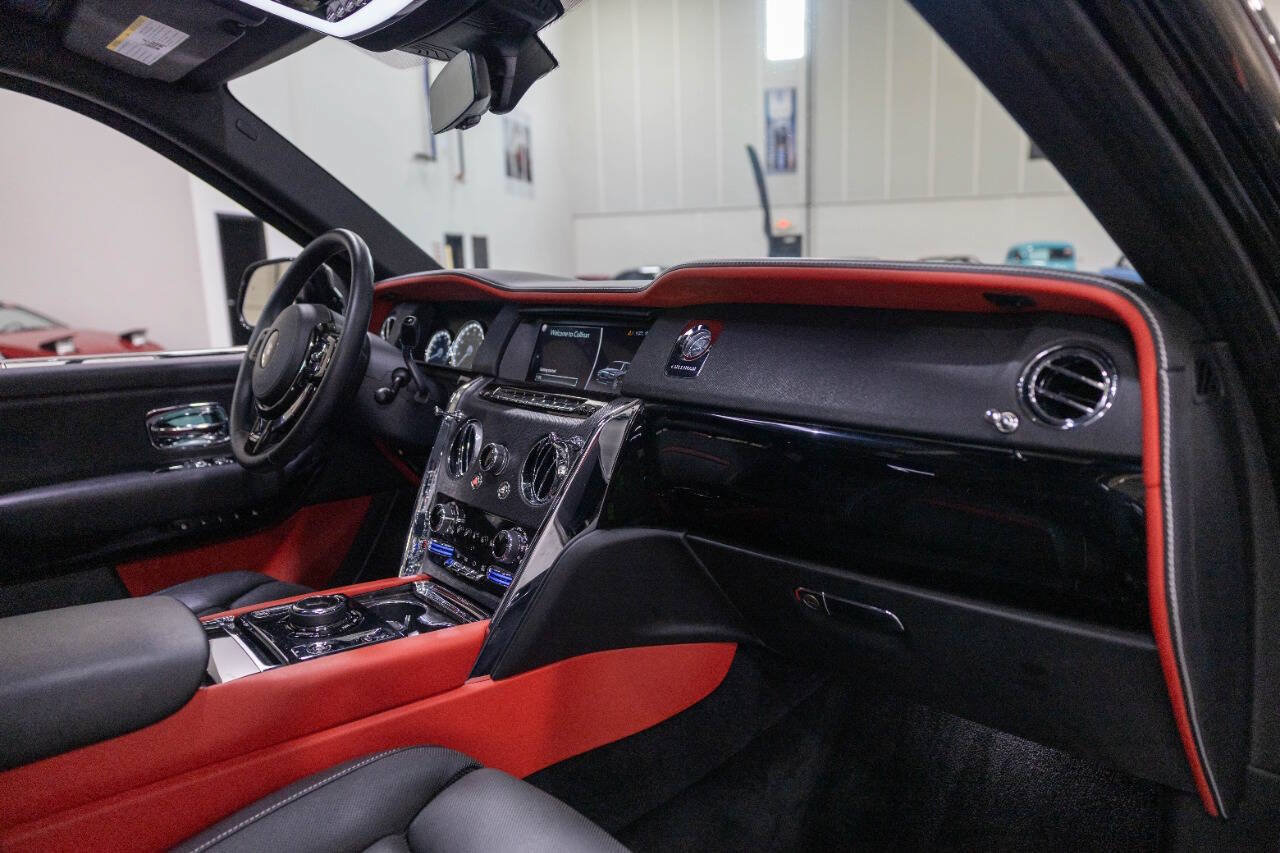 Used 2020 Rolls-Royce Cullinan AWD/4WD image 29
