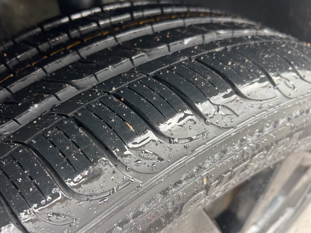 Used 2023 Volkswagen Taos SE w/ Panoramic Sunroof Package image 9