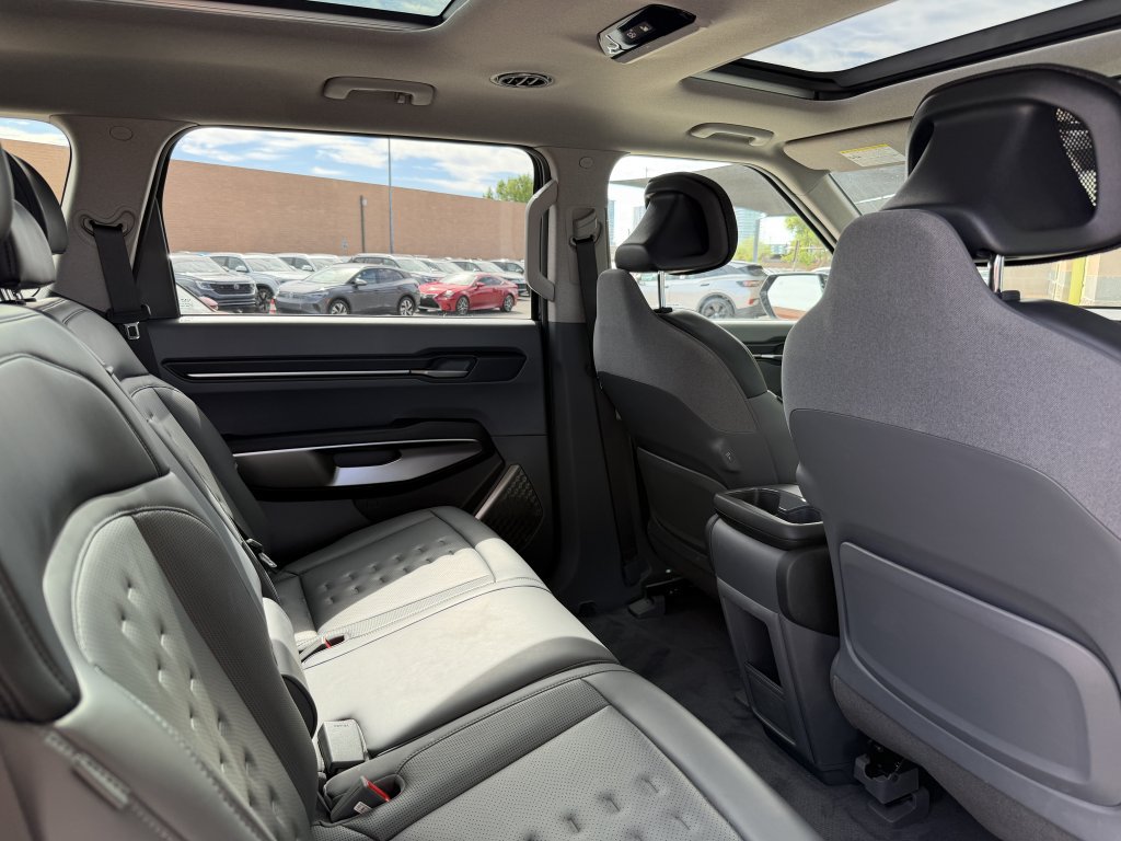 Used 2025 Kia EV9 Wind AWD/4WD image 40