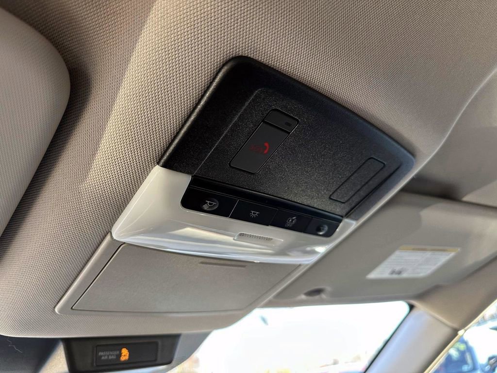 Certified 2025 Nissan Rogue SV image 33