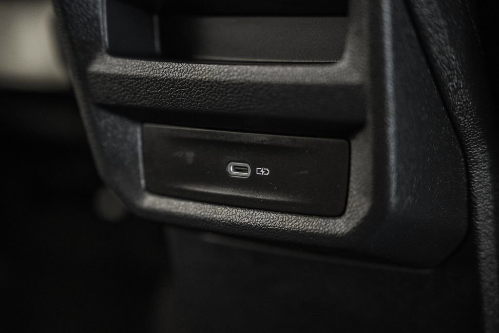 Used 2025 Volkswagen Taos SE w/ Panoramic Sunroof Package image 38