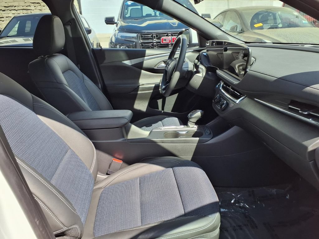 Certified 2026 Buick Envista Preferred FWD image 25
