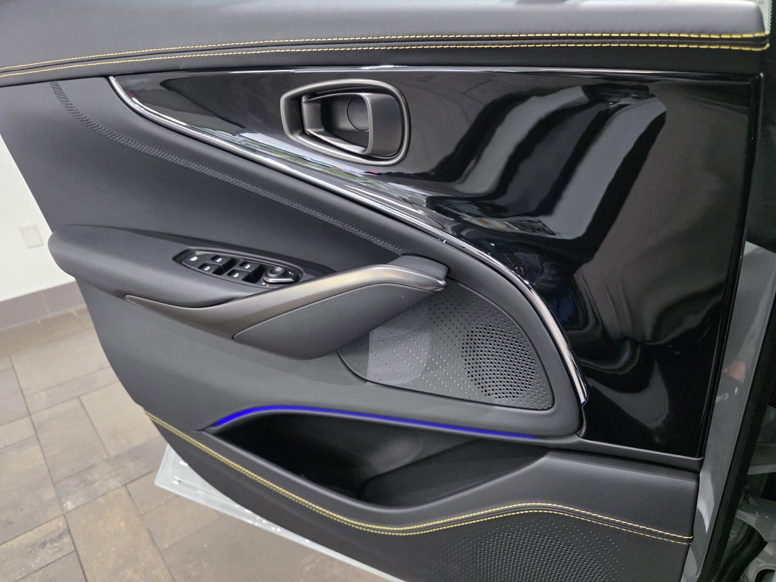 New 2026 Aston Martin DBX 707 image 16