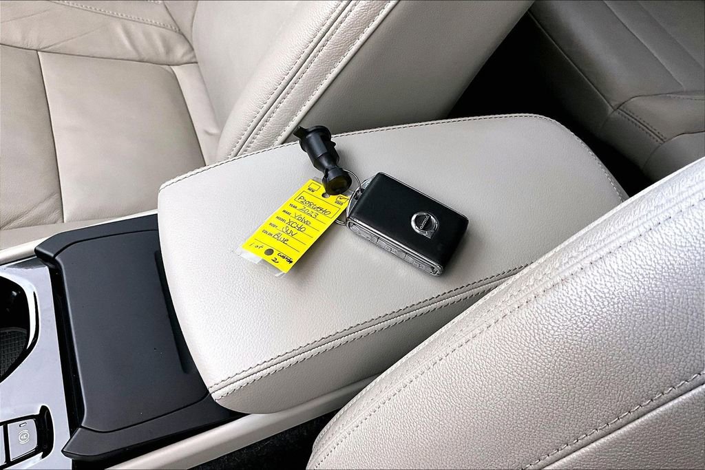 Used 2023 Volvo XC40 B5 Ultimate w/ Protection Package Premier image 13