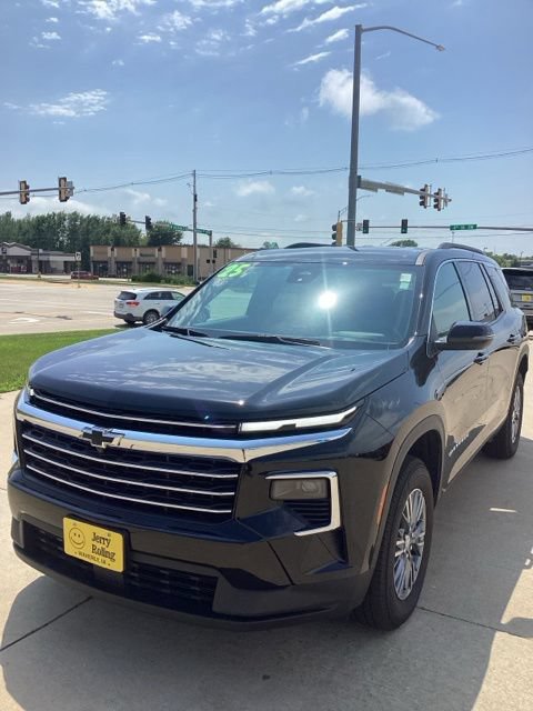 Used 2025 Chevrolet Traverse LT