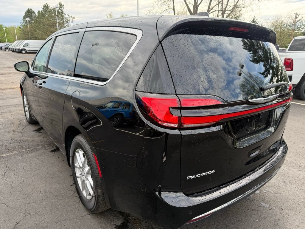 New 2026 Chrysler Pacifica Select FWD image 5