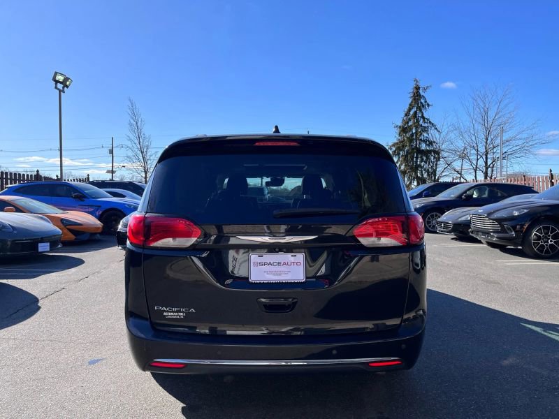Used 2018 Chrysler Pacifica Touring-L Plus w/ Advanced Safetytec Group image 6