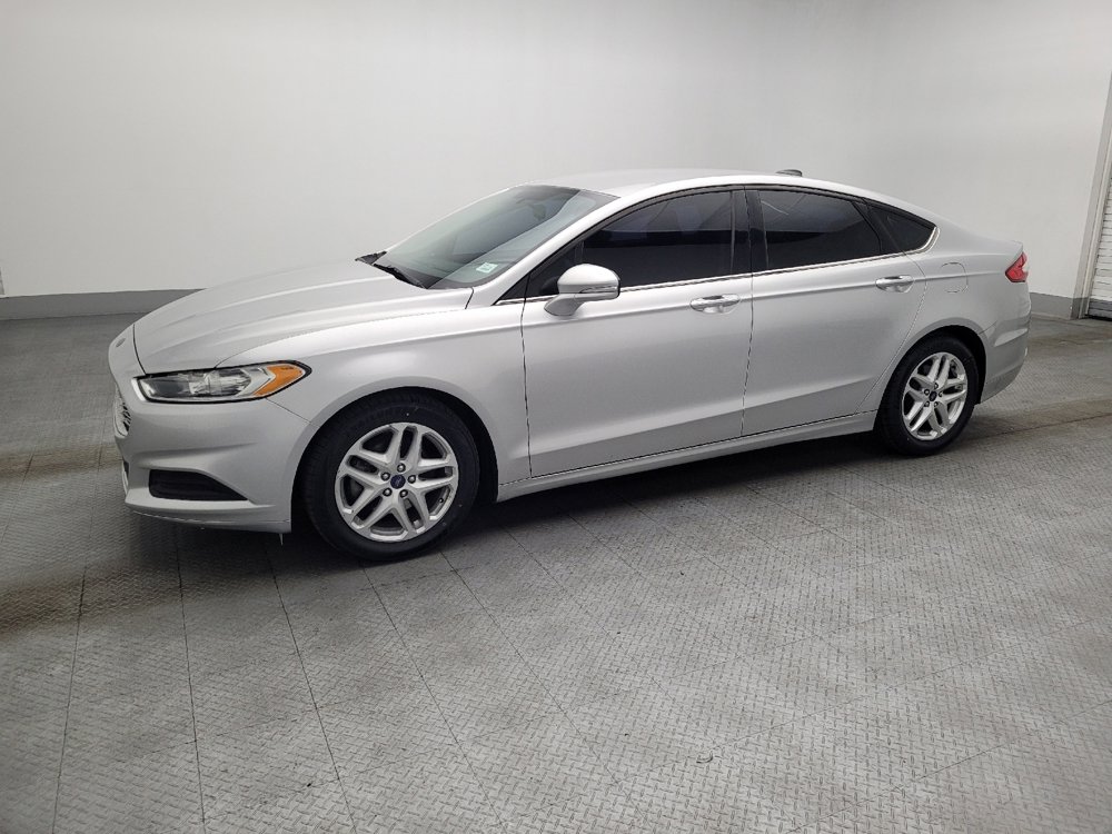 Used 2016 Ford Fusion SE FWD image 2