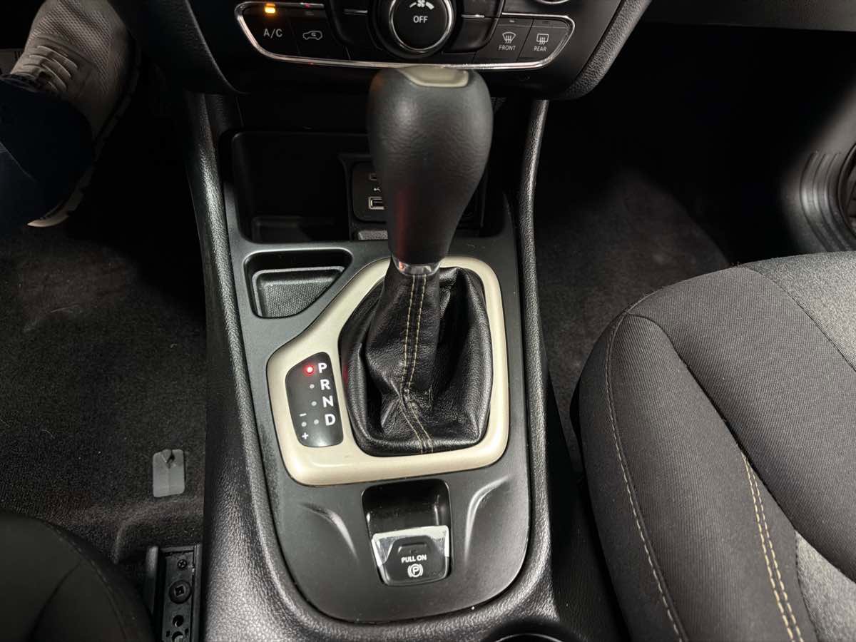 Used 2018 Jeep Cherokee Latitude image 23