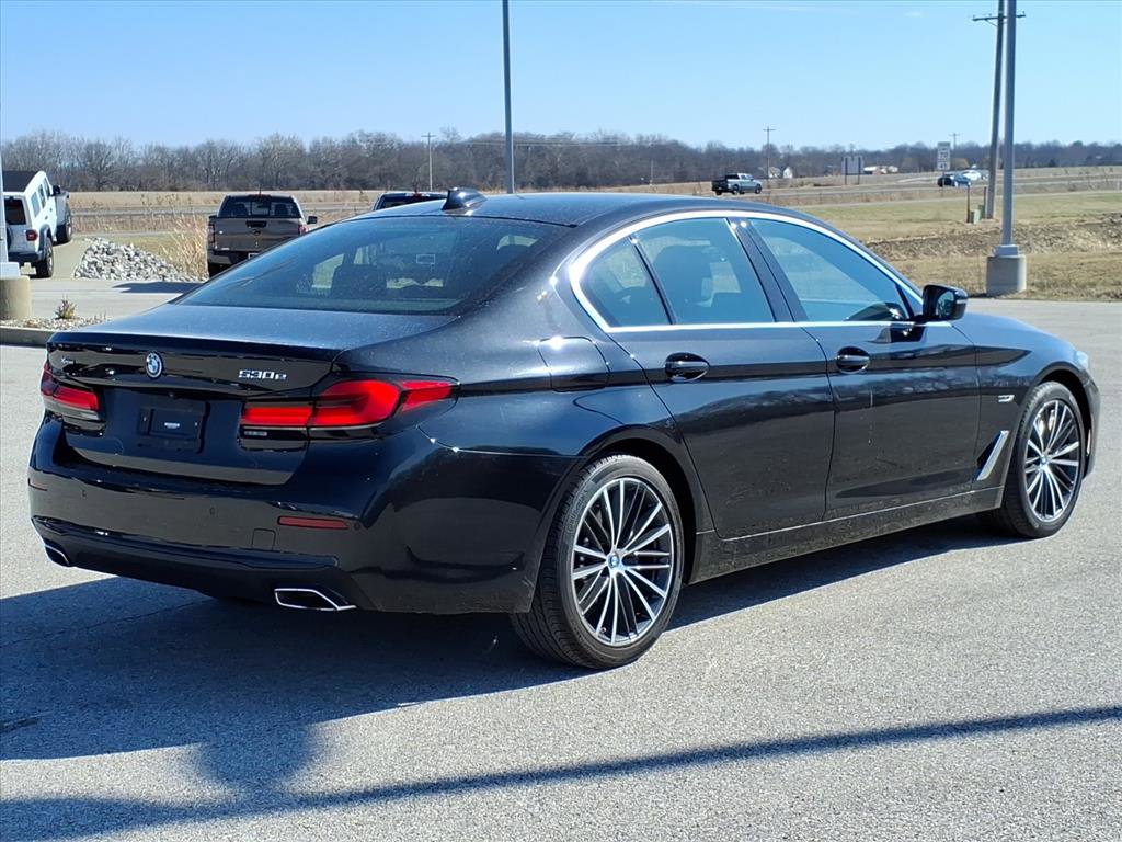 Used 2023 BMW 530e xDrive w/ Convenience Package AWD/4WD image 3