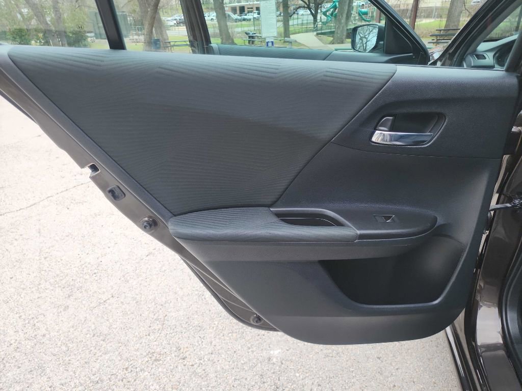 Used 2016 Honda Accord LX image 29