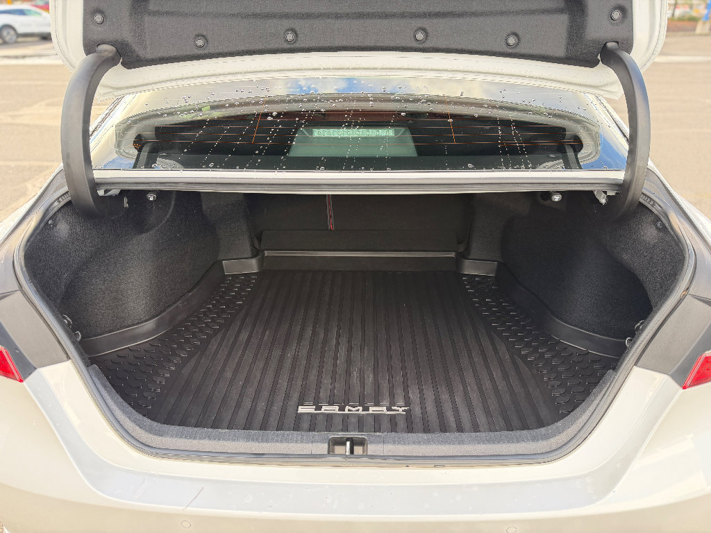 Used 2018 Toyota Camry XSE image 19