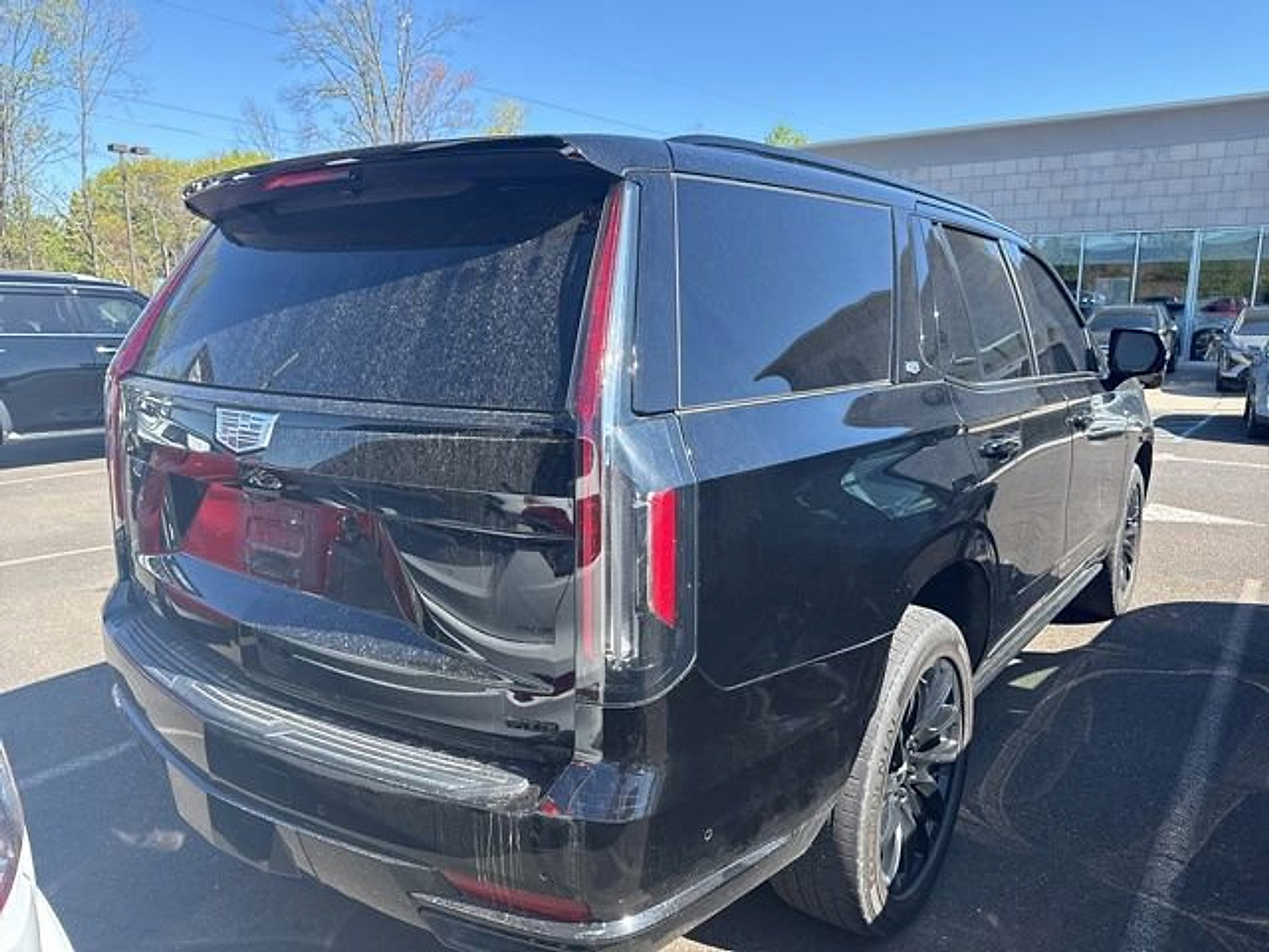 Used 2022 Cadillac Escalade Sport Platinum w/ LPO, ONYX Package AWD/4WD image 2