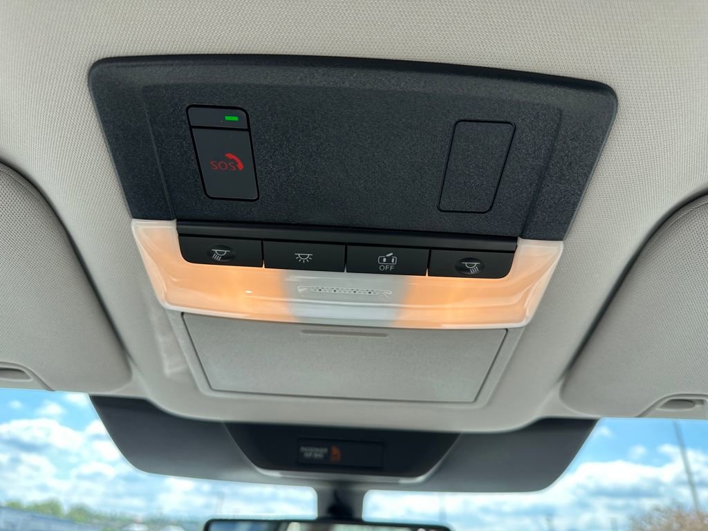 Used 2025 Nissan Pathfinder SL w/ Lighting Package (N92) image 17