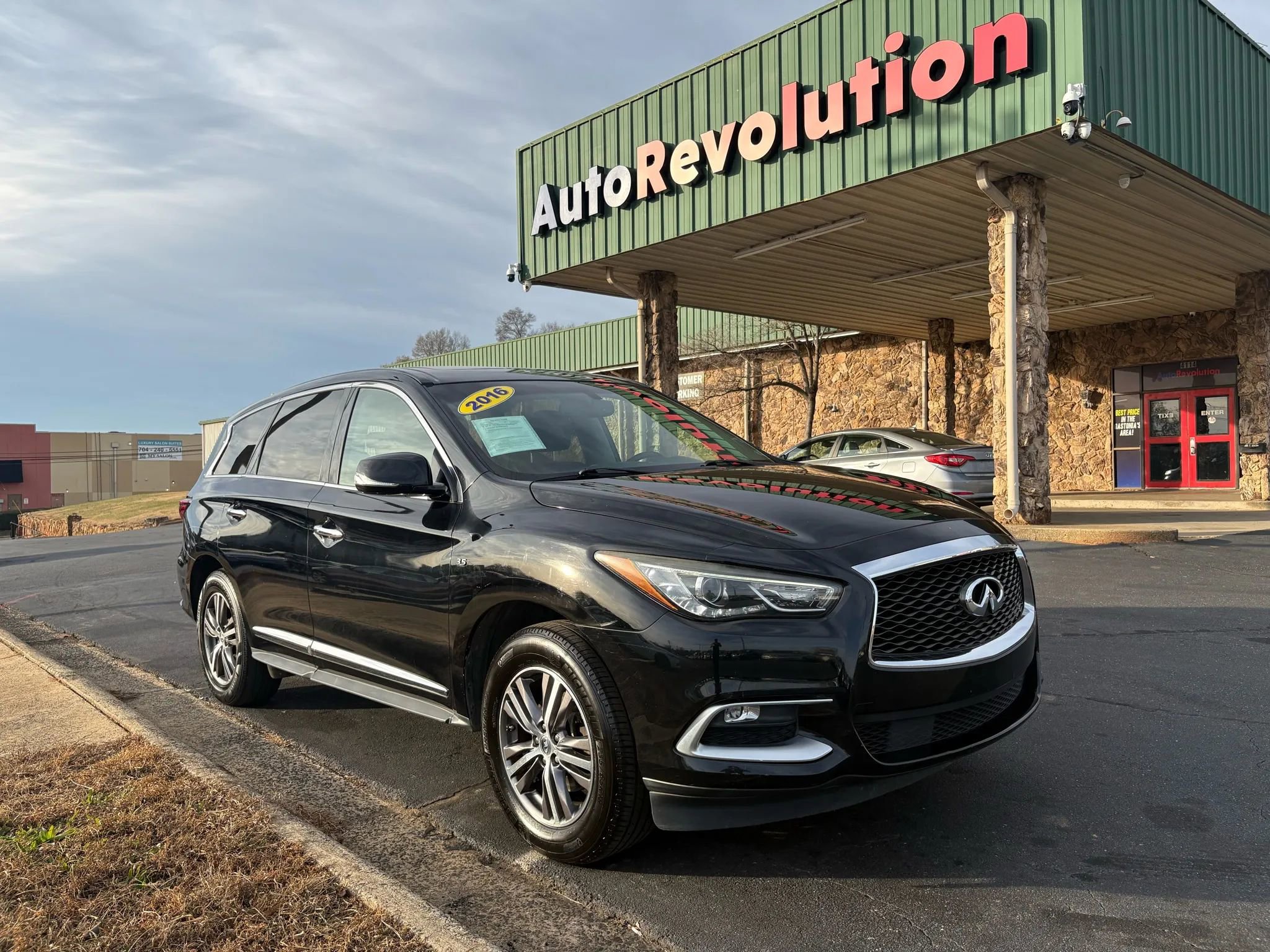 Used 2016 INFINITI QX60 3.5 Sport Utility 4D image 1