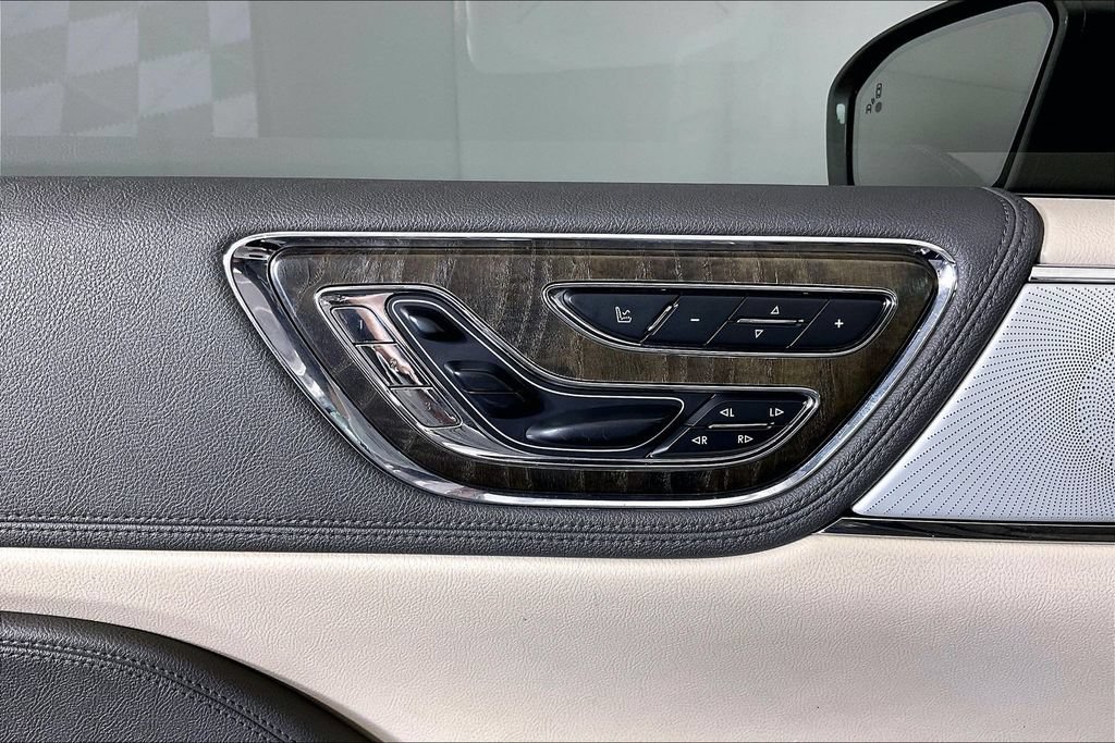 Used 2019 Lincoln Continental Reserve AWD/4WD image 32