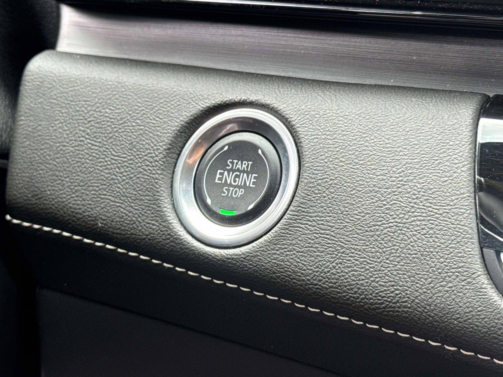 Used 2024 Cadillac Escalade ESV Premium Luxury w/ Performance Package image 5