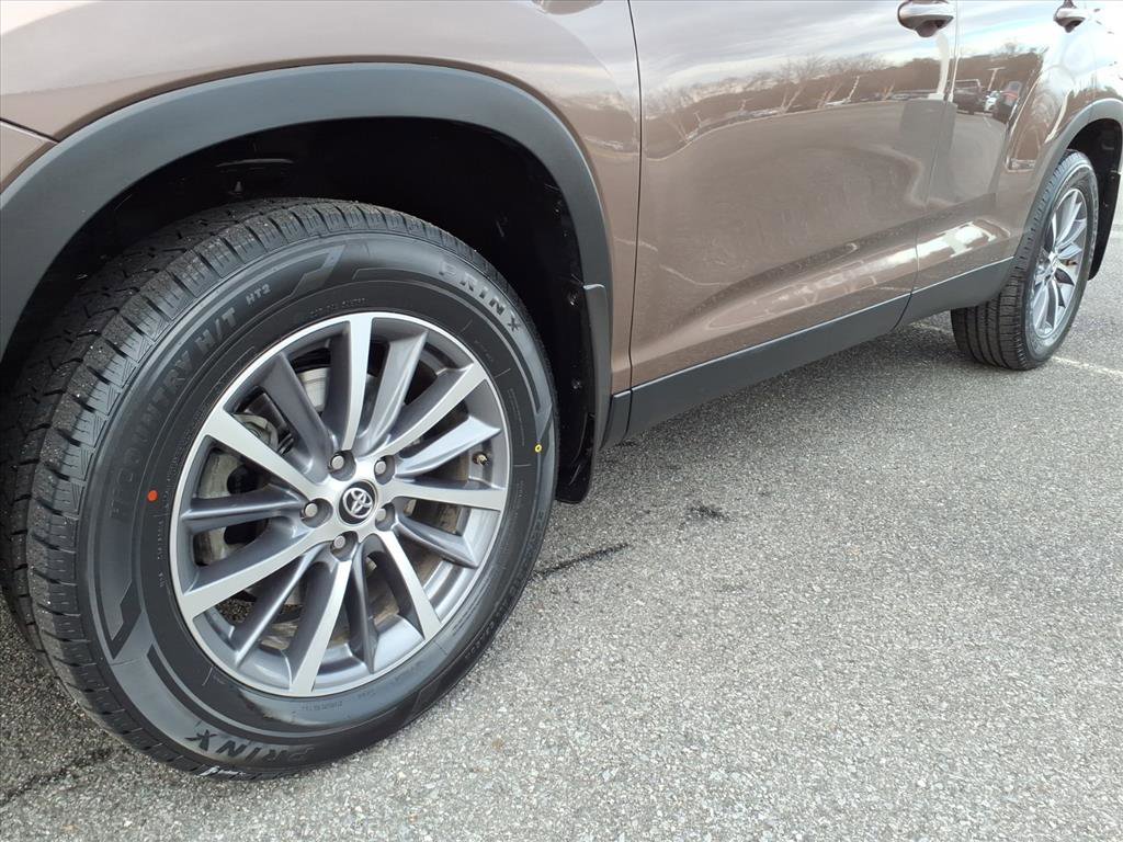 Used 2019 Toyota Highlander XLE image 9