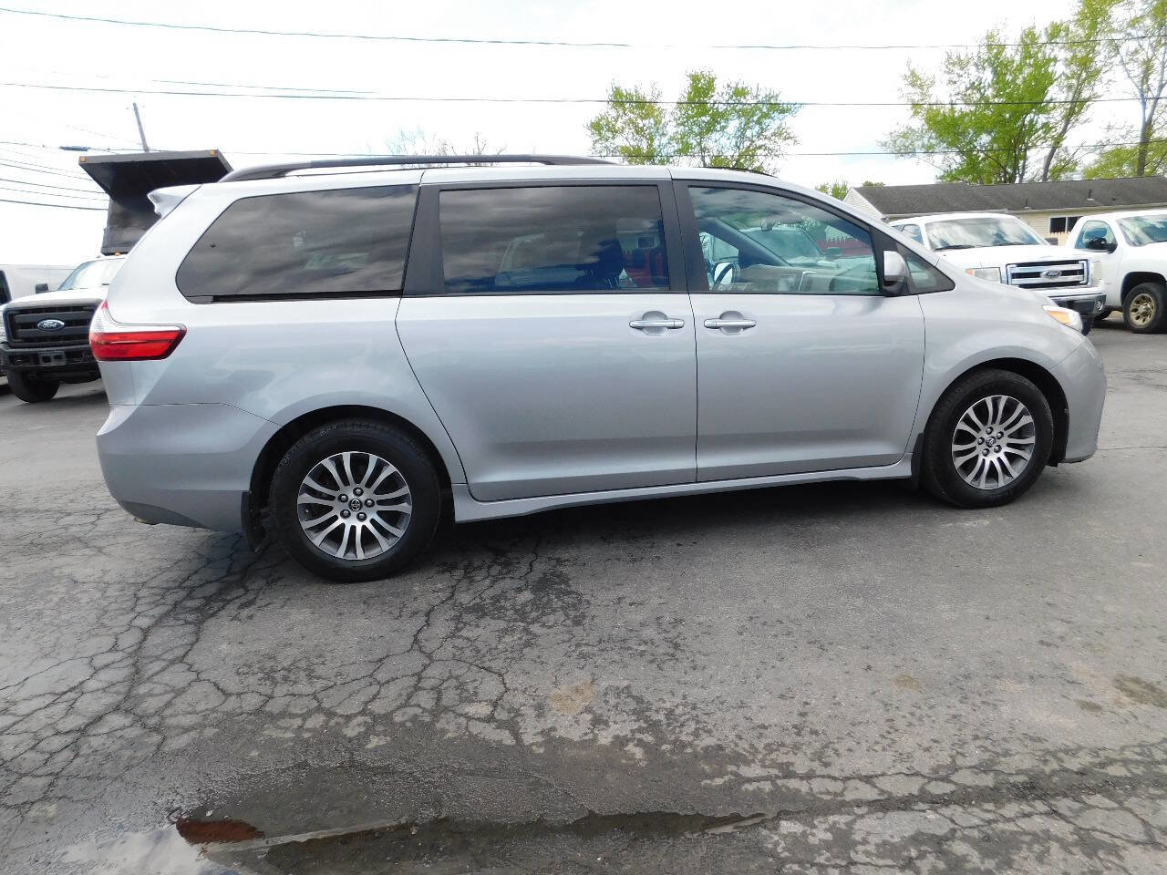 Used 2018 Toyota Sienna XLE FWD image 21