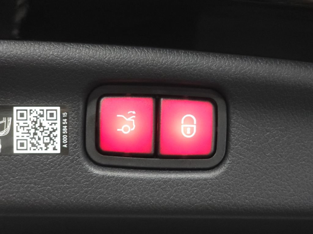 Certified 2026 Mercedes-Benz C 300 4MATIC Sedan image 28