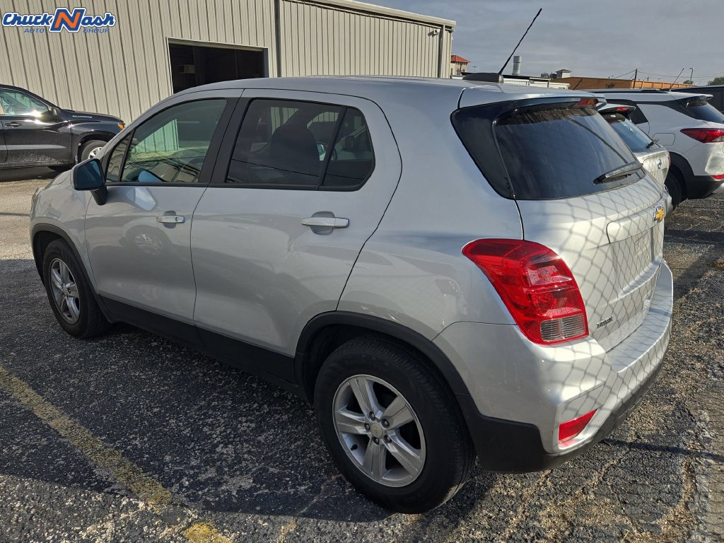 Used 2022 Chevrolet Trax LS w/ Tint and Cruise Package FWD image 4