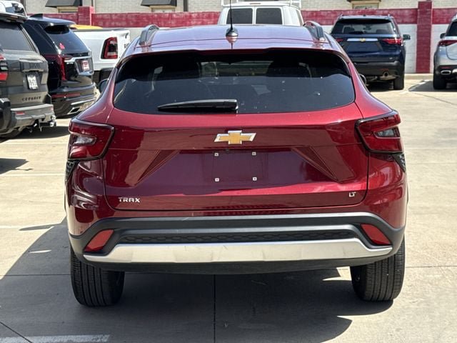 Used 2025 Chevrolet Trax LT FWD image 5