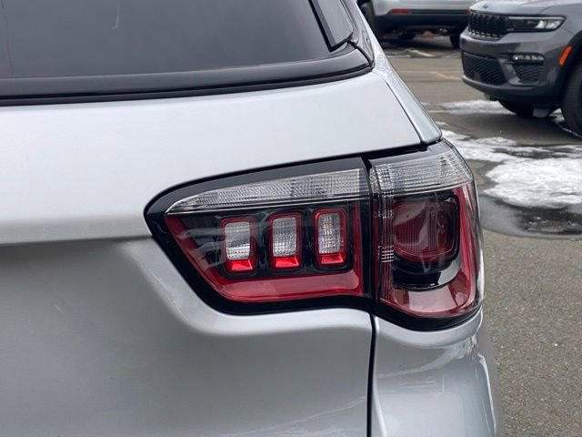 New 2026 Jeep Compass Latitude w/ Sun and Sound Group image 15