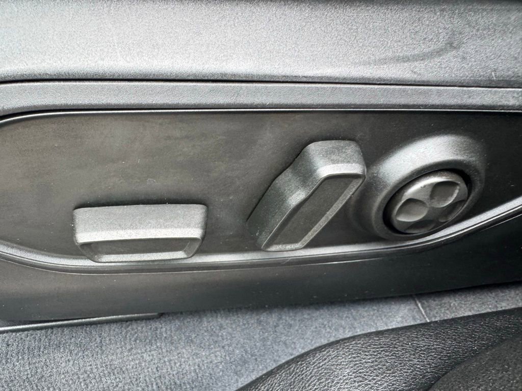 Used 2023 Jeep Grand Cherokee Limited image 21