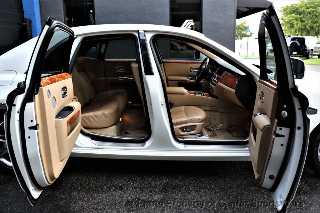Used 2010 Rolls-Royce Ghost RWD image 3