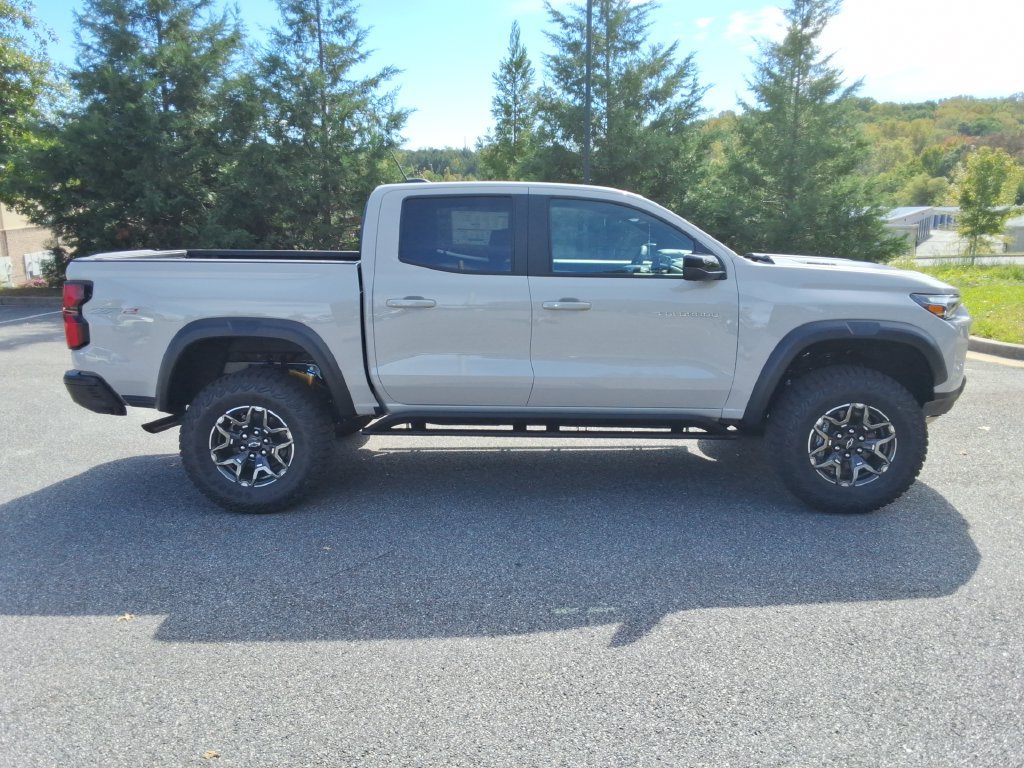 New 2026 Chevrolet Colorado ZR2 w/ Technology Package AWD/4WD image 4