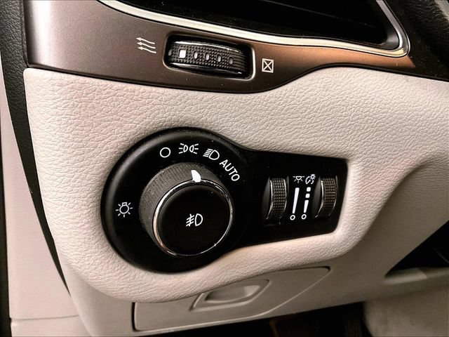 Used 2021 Jeep Cherokee Latitude Plus AWD/4WD image 31