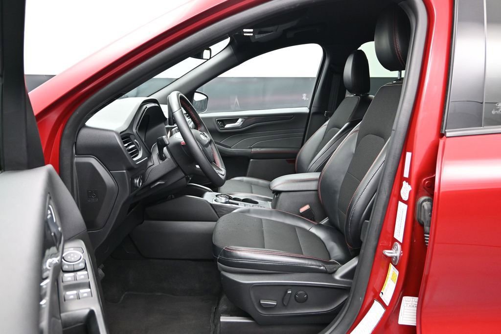 Used 2025 Ford Escape ST-Line AWD/4WD image 16