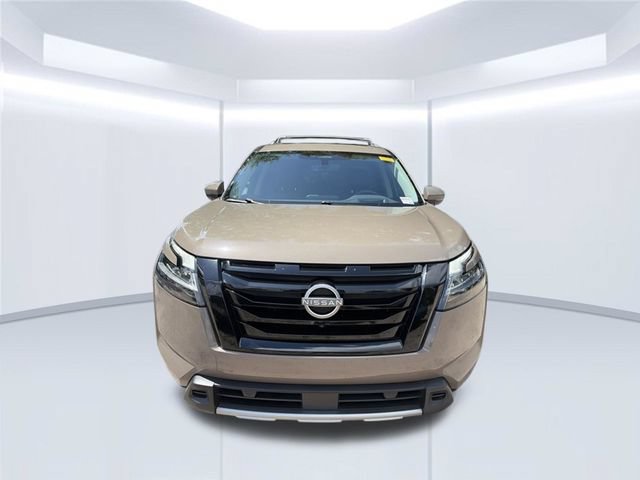 Used 2023 Nissan Pathfinder Platinum w/ Black Appearance Package AWD/4WD image 2
