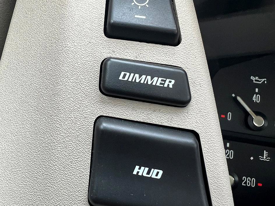 Used 2004 Cadillac XLR image 9