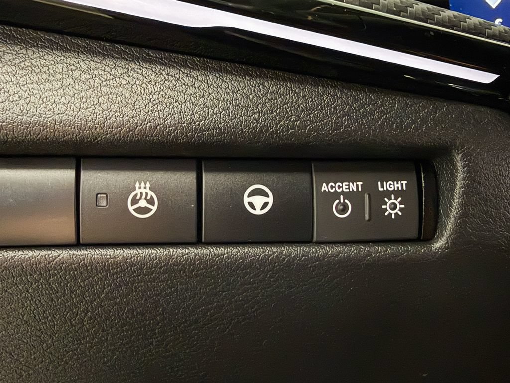 Certified 2025 Nissan Kicks SR w/ SR Premium Package AWD/4WD image 29
