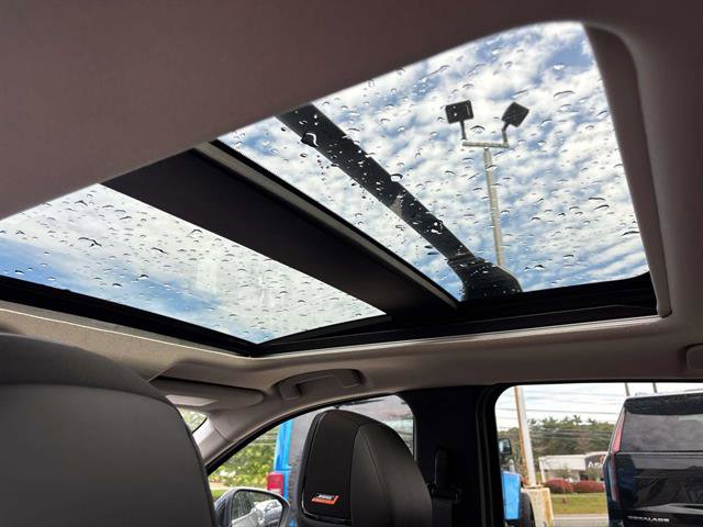 New 2026 Nissan Kicks SR image 9