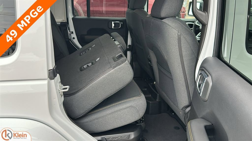 Used 2025 Jeep Wrangler Sahara 4xe image 30