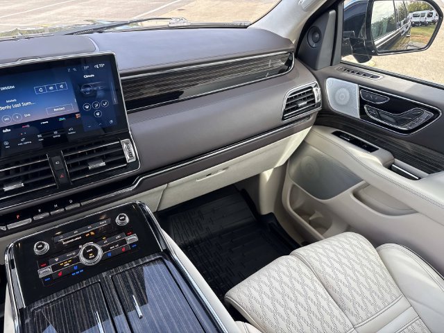 Certified 2024 Lincoln Navigator Black Label AWD/4WD image 14